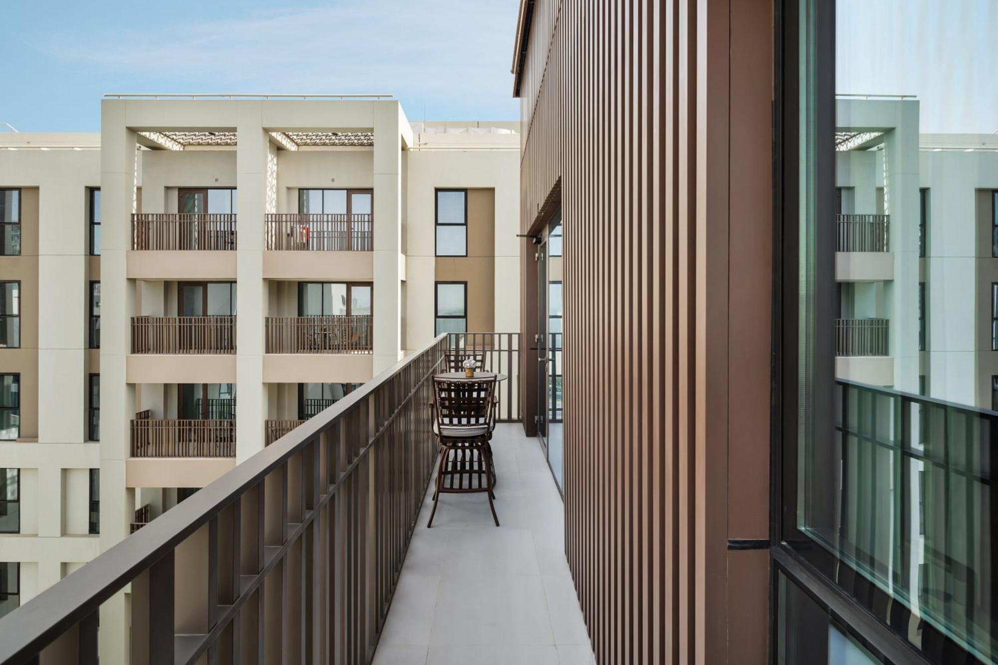 Apartment Qua Serenity Poolside With Community Views *