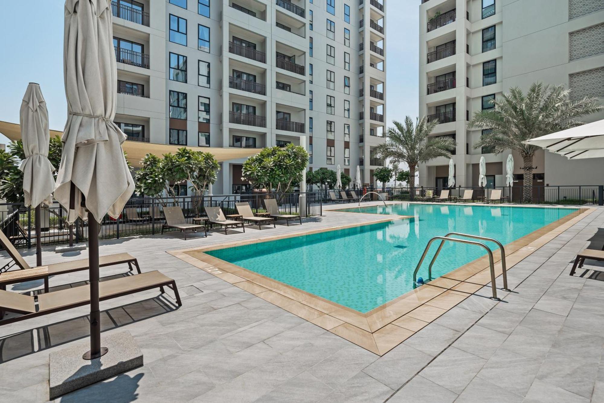 Apartment Qua Serenity Poolside With Community Views *