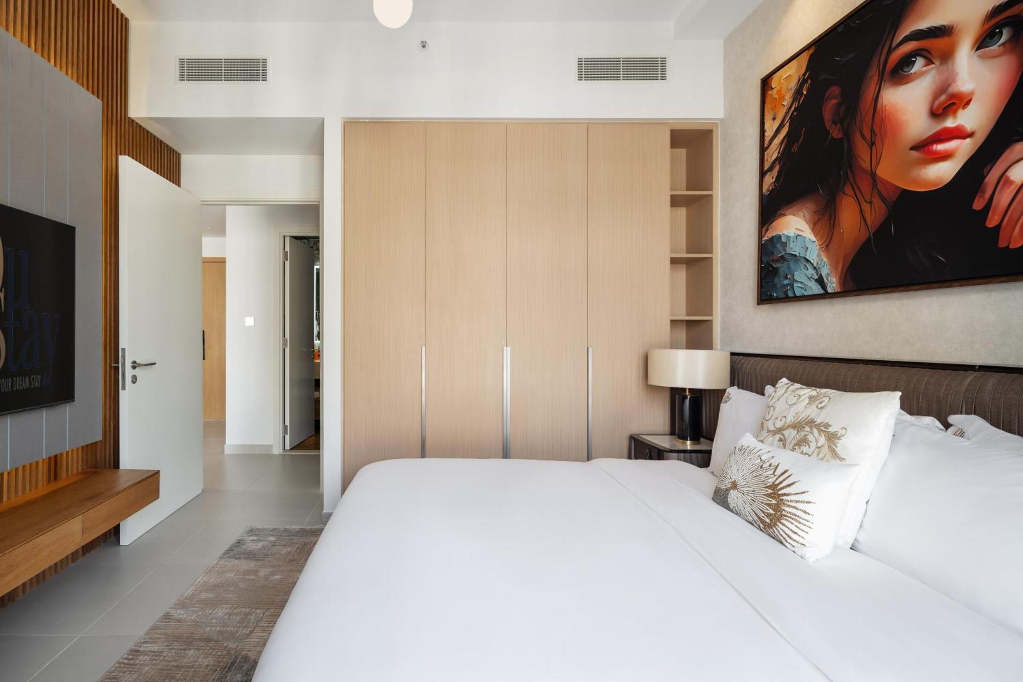 Qua Serenity Poolside With Community Views