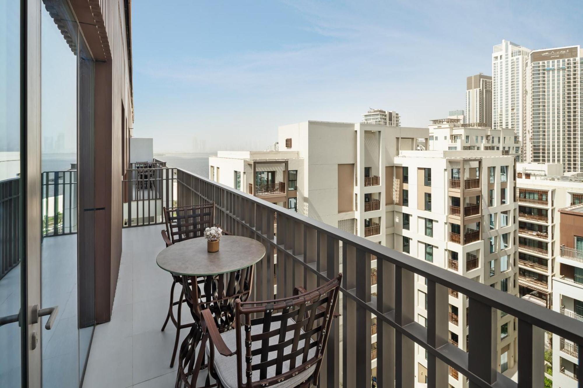 Apartment Qua Serenity Poolside With Community Views